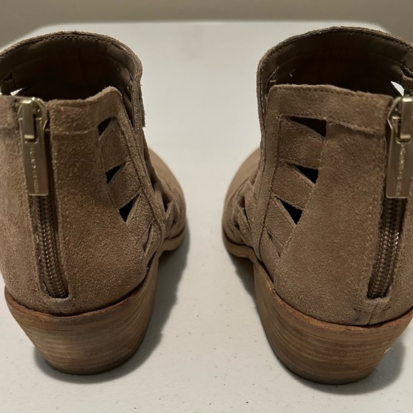 VINCE CAMUTO brown bootie - Picture 2 of 4